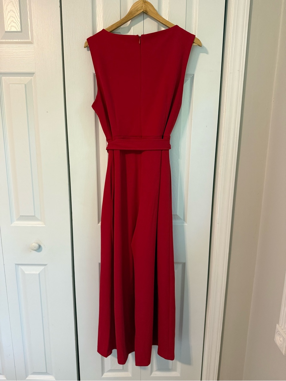 Sleeveless Cropped Red V-Neck Tie-Waist Jumpsuit - Picture 3 of 6